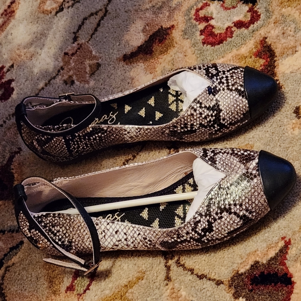 Seecaas Nordstrom flats with shoe strap size 6 snake skin design.
